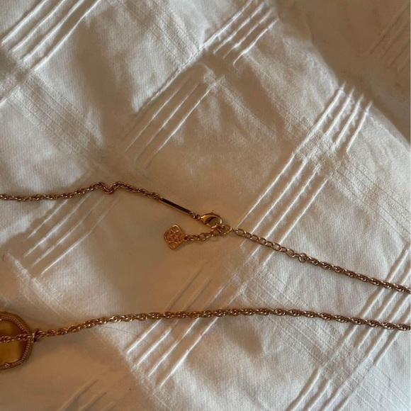 Kendra Scott Tassel Necklace - pearly white with Gold Detailing - Picture 3 of 3